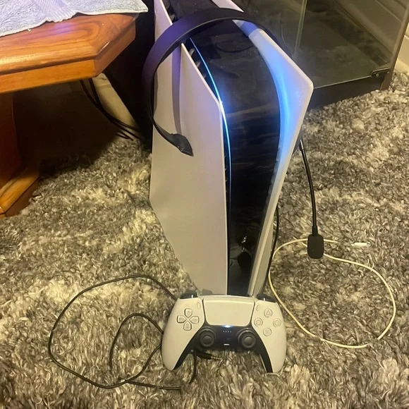 Ps5 and 2 games - Picture 1 of 2